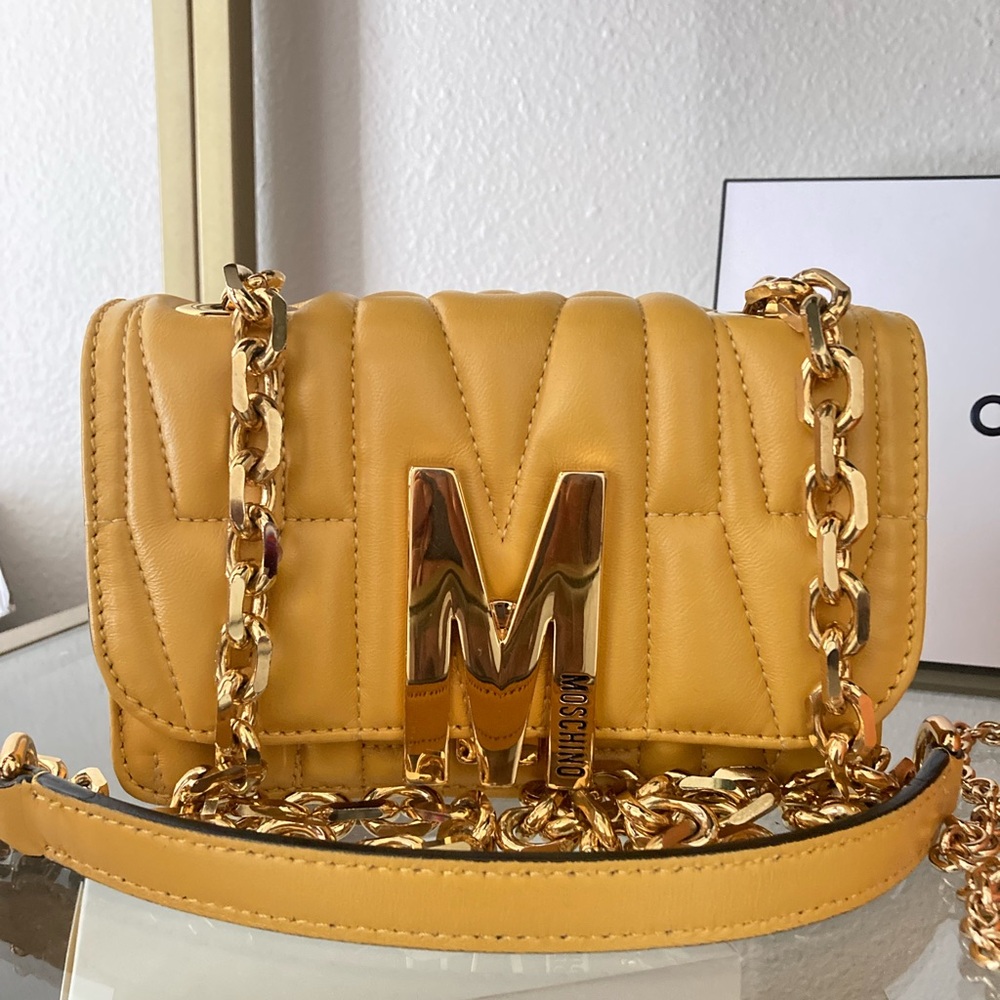 💛💝🎊PRE-WEEKEND SALE Moschino Mustard Quilted Chain Crossbody Bag